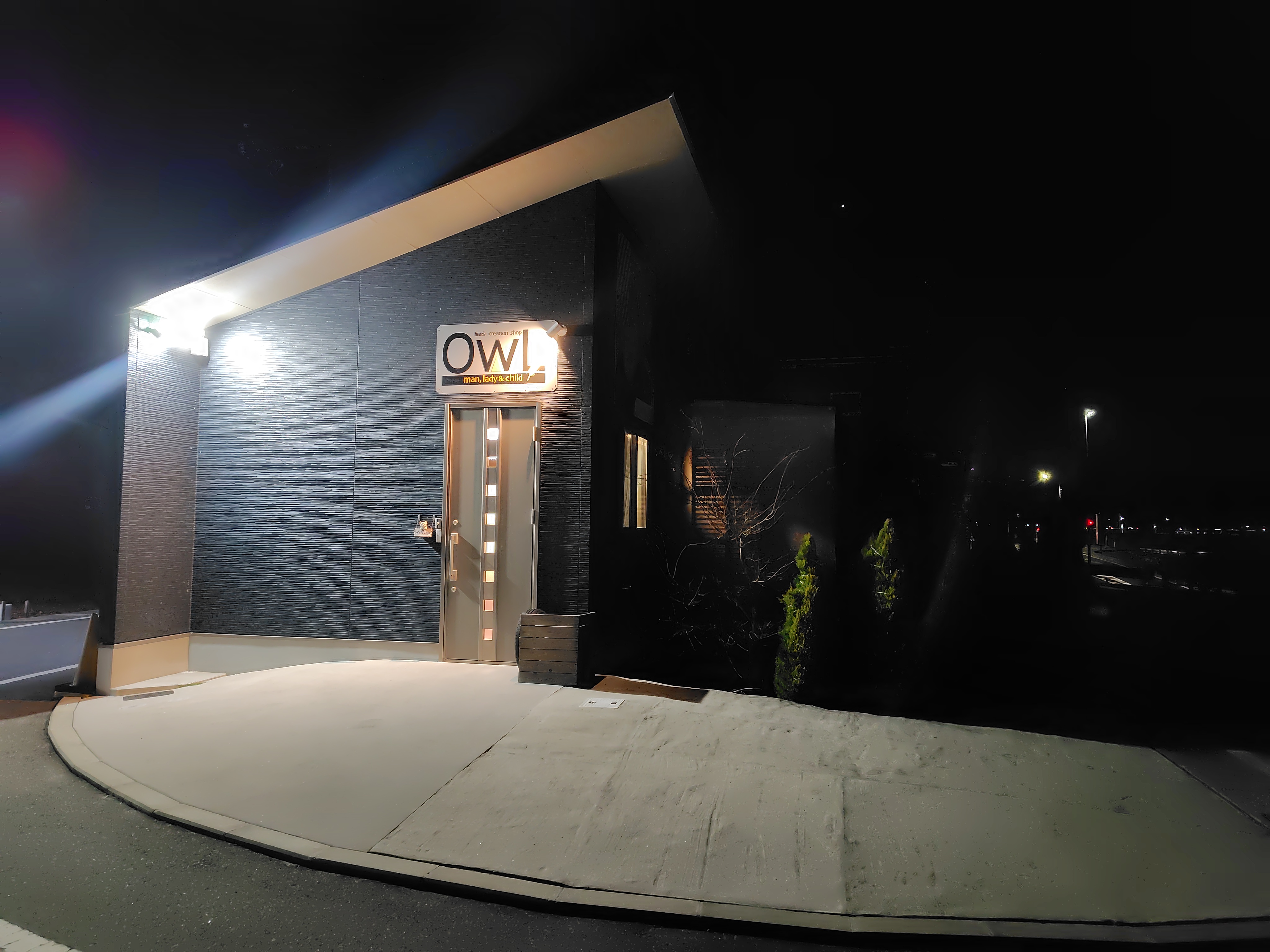 駐車場にLEDセンサーライト✨