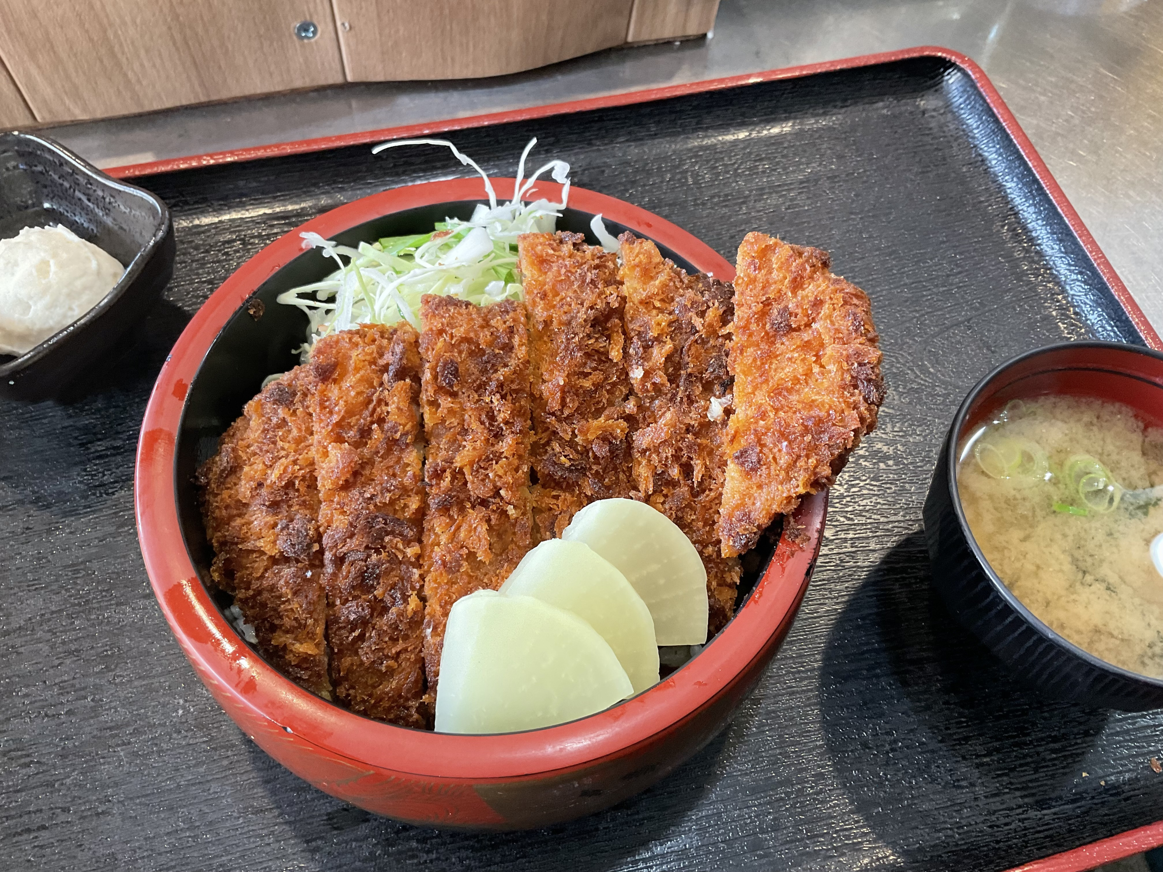 わらじメンチカツ丼定食