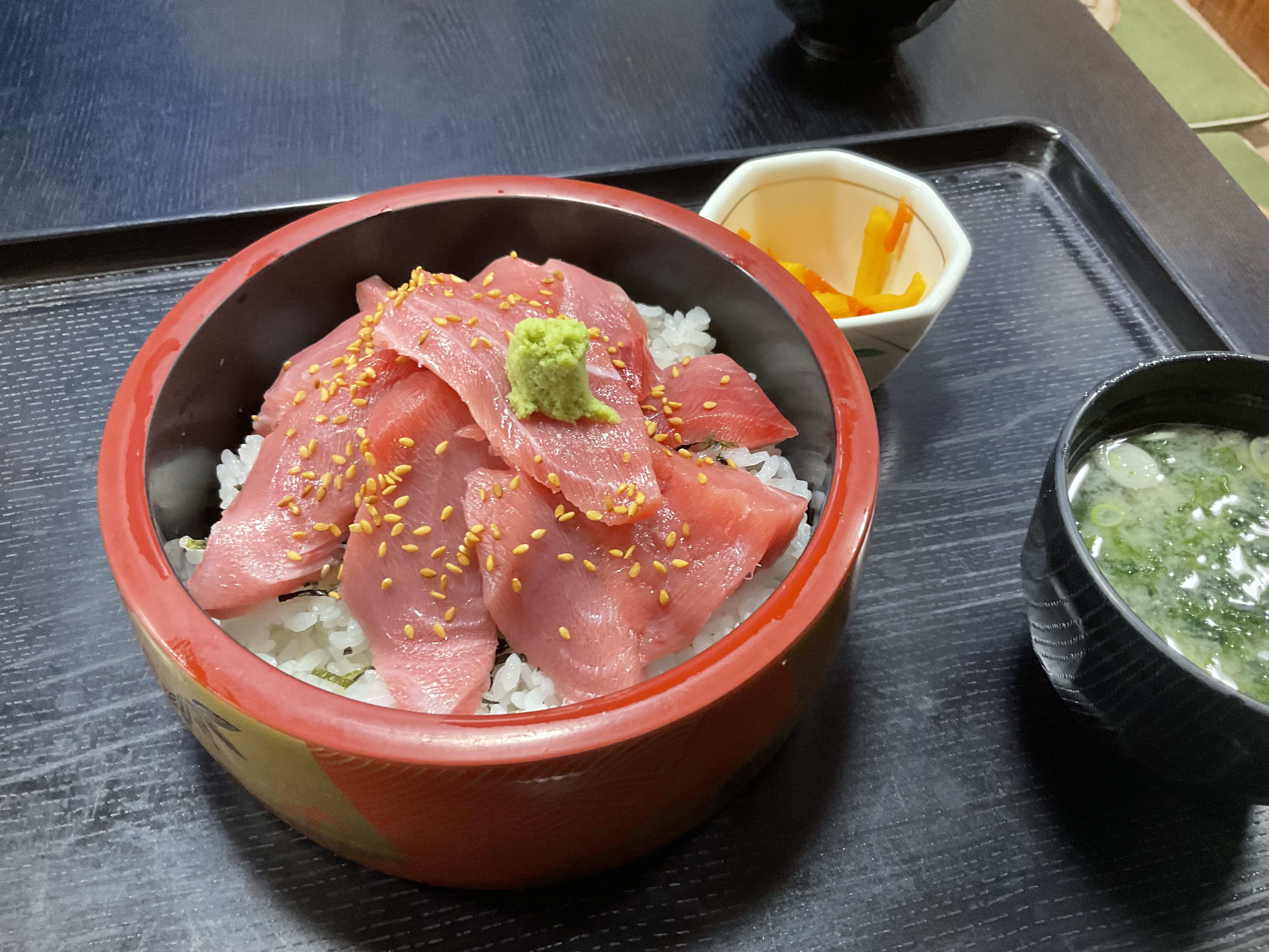 まぐろ丼定食