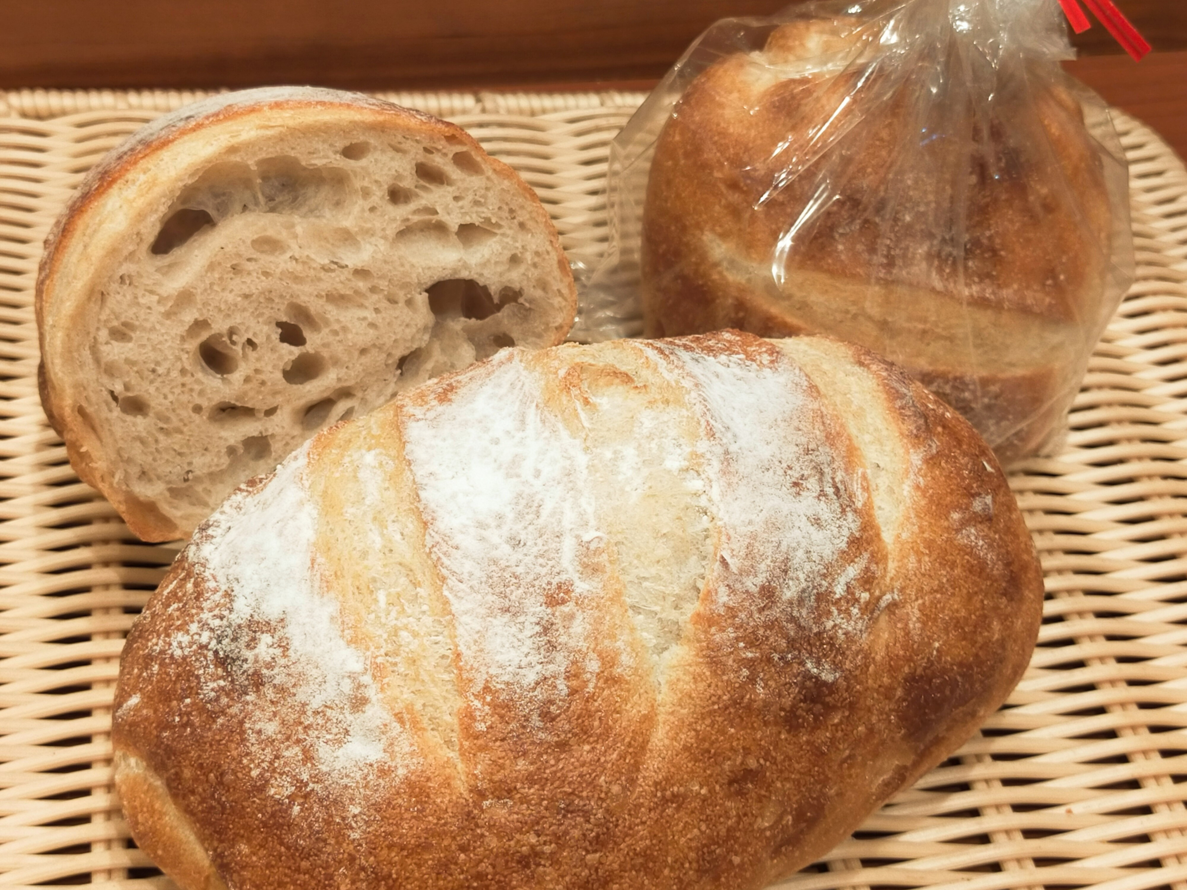 【土日限定】レーズン酵母のパン