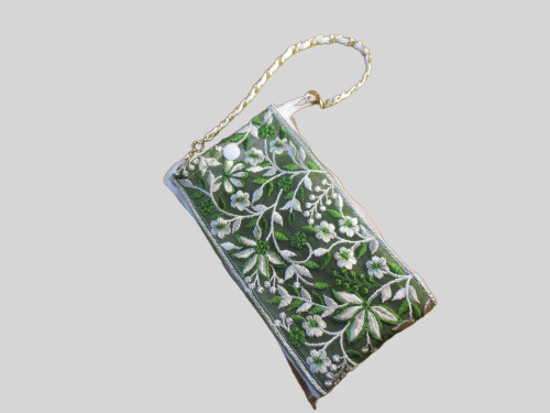 インド刺繍のスマホケース