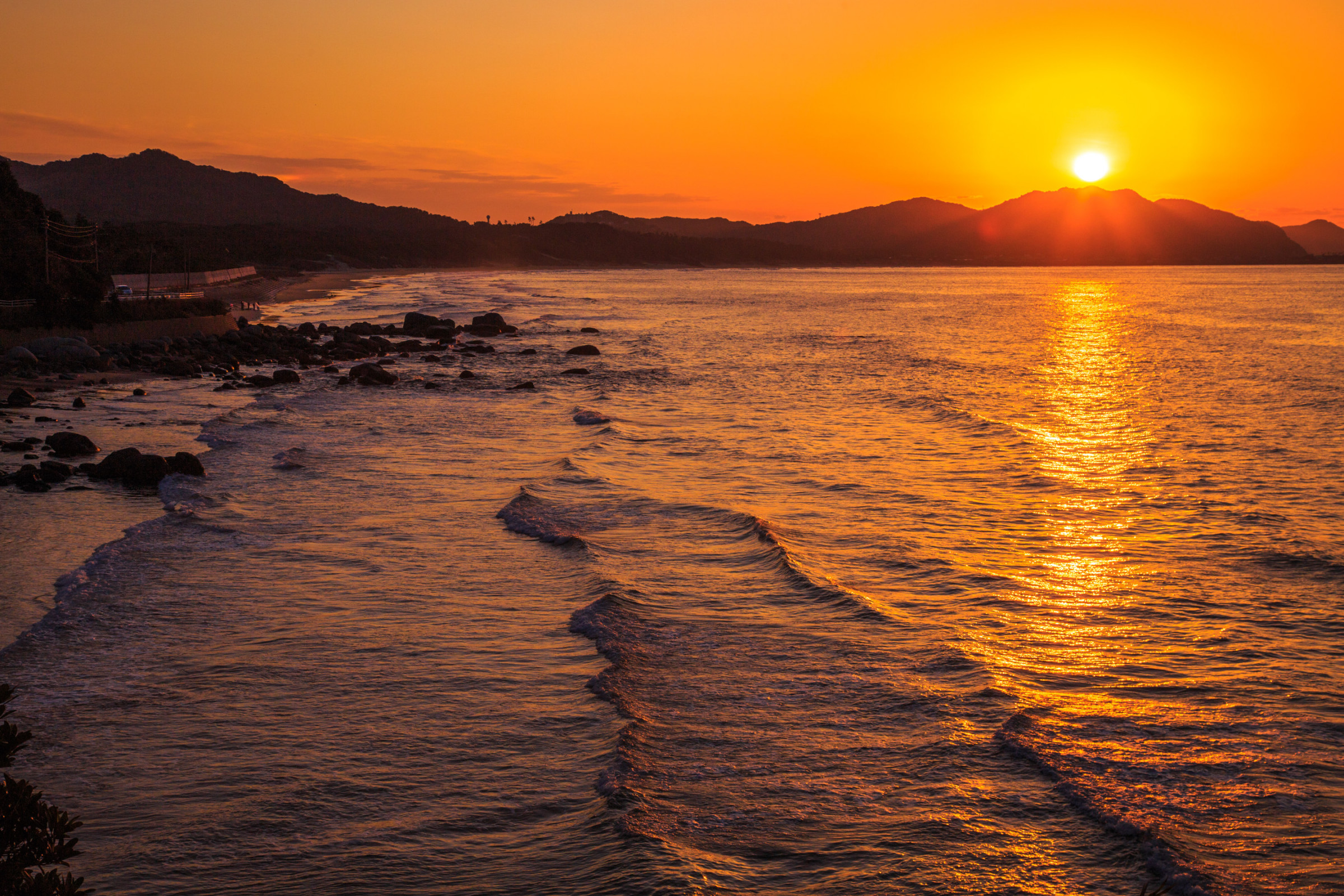 糸島の夕日02　 写真提供：福岡県観光連盟