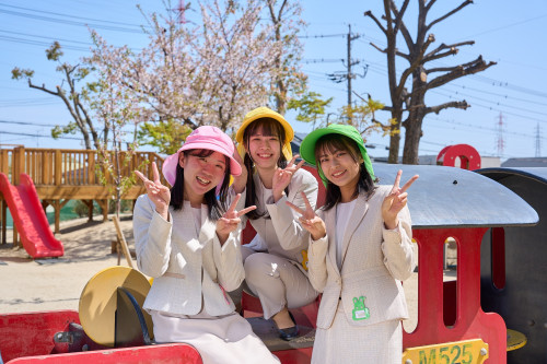 ようちえんでいーっぱいあそぼうね！！！　　　　　　【令和７年度　年少担任】
