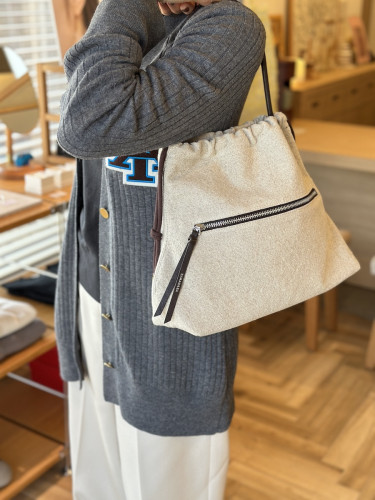 ＊明日はお休み＊