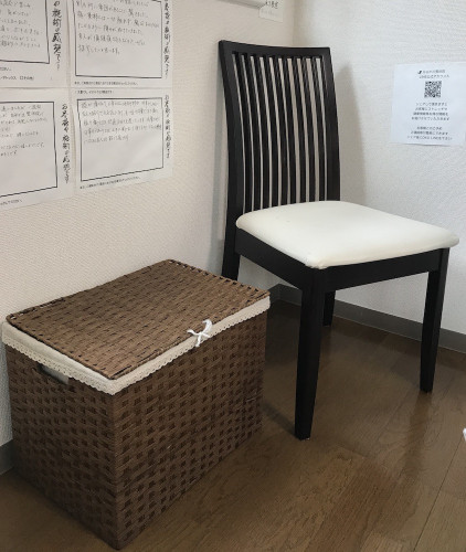 お客様椅子及び荷物入れ.jpeg