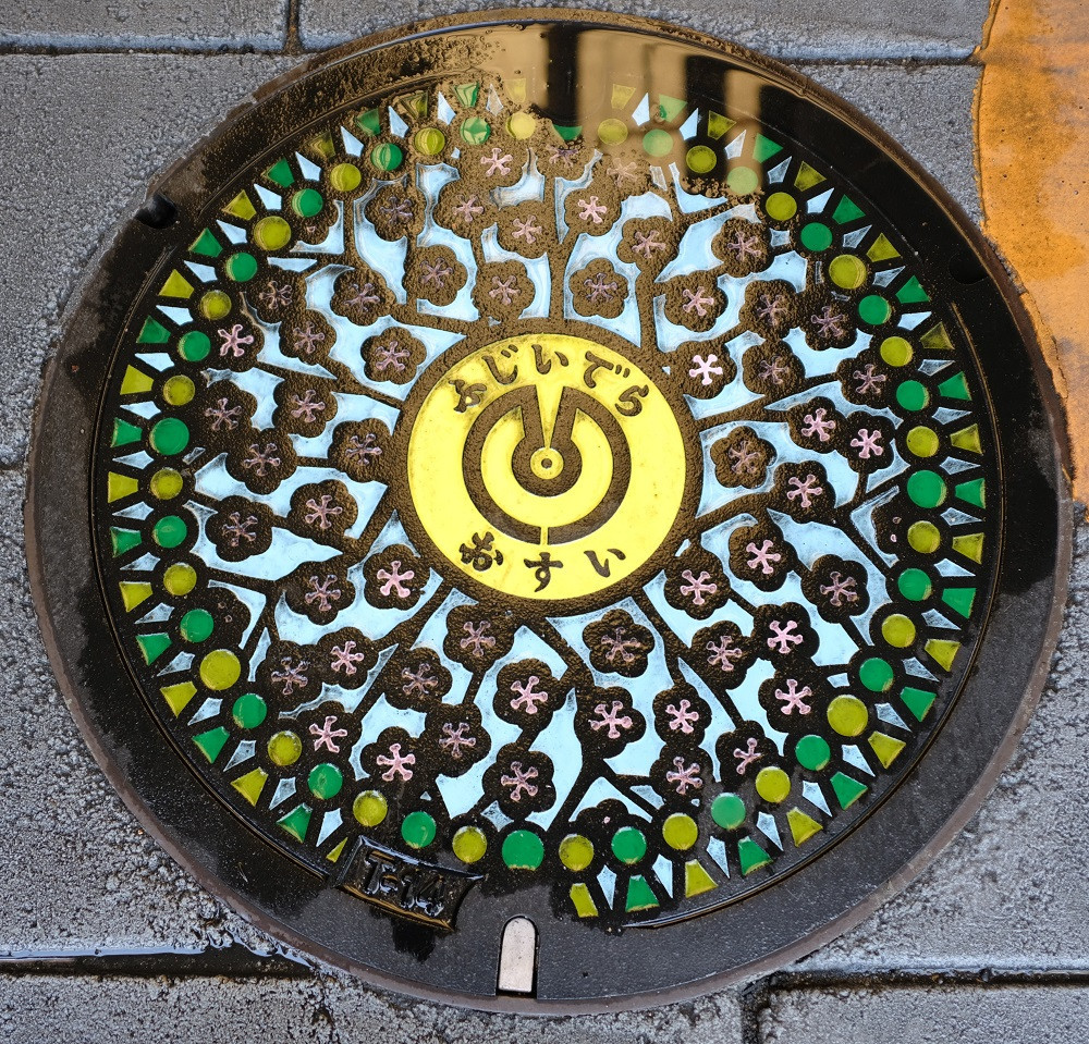 芝川先生、今日も行く　マンホール見聞録　　　　　　　　　　　105回目は　藤井寺市のマンホール第二回目です。