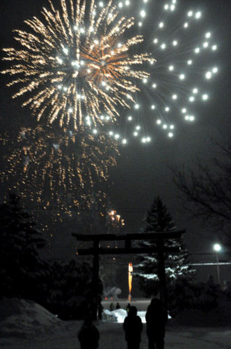1月10日号－美瑛神社の初もうでに多くの意参拝客ほか