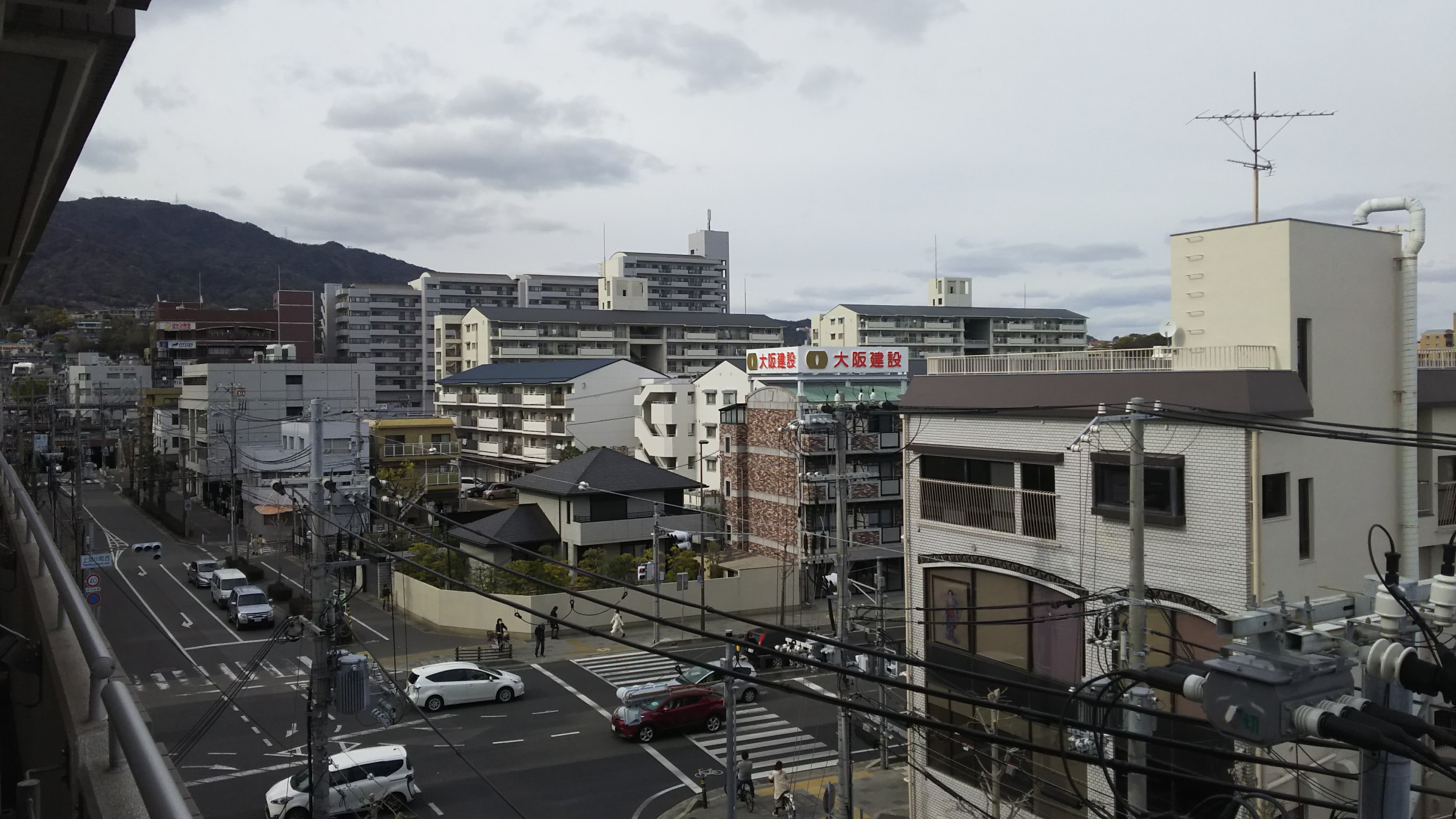 山側JR芦屋駅に向かって