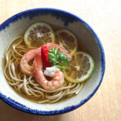 海老と青レモンの冷かけ蕎麦