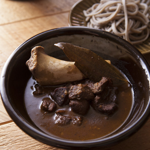 羊スープカレーの蕎麦 スパイスと酒 山椒魚 広島 土橋にあるスパイス料理と日本酒の店