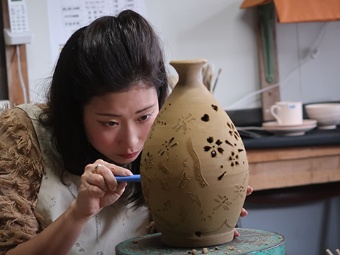 透かし彫り体験》 - 佐賀の体験施設｜観光体験・陶芸体験・ものづくり体験｜志田焼の里博物館