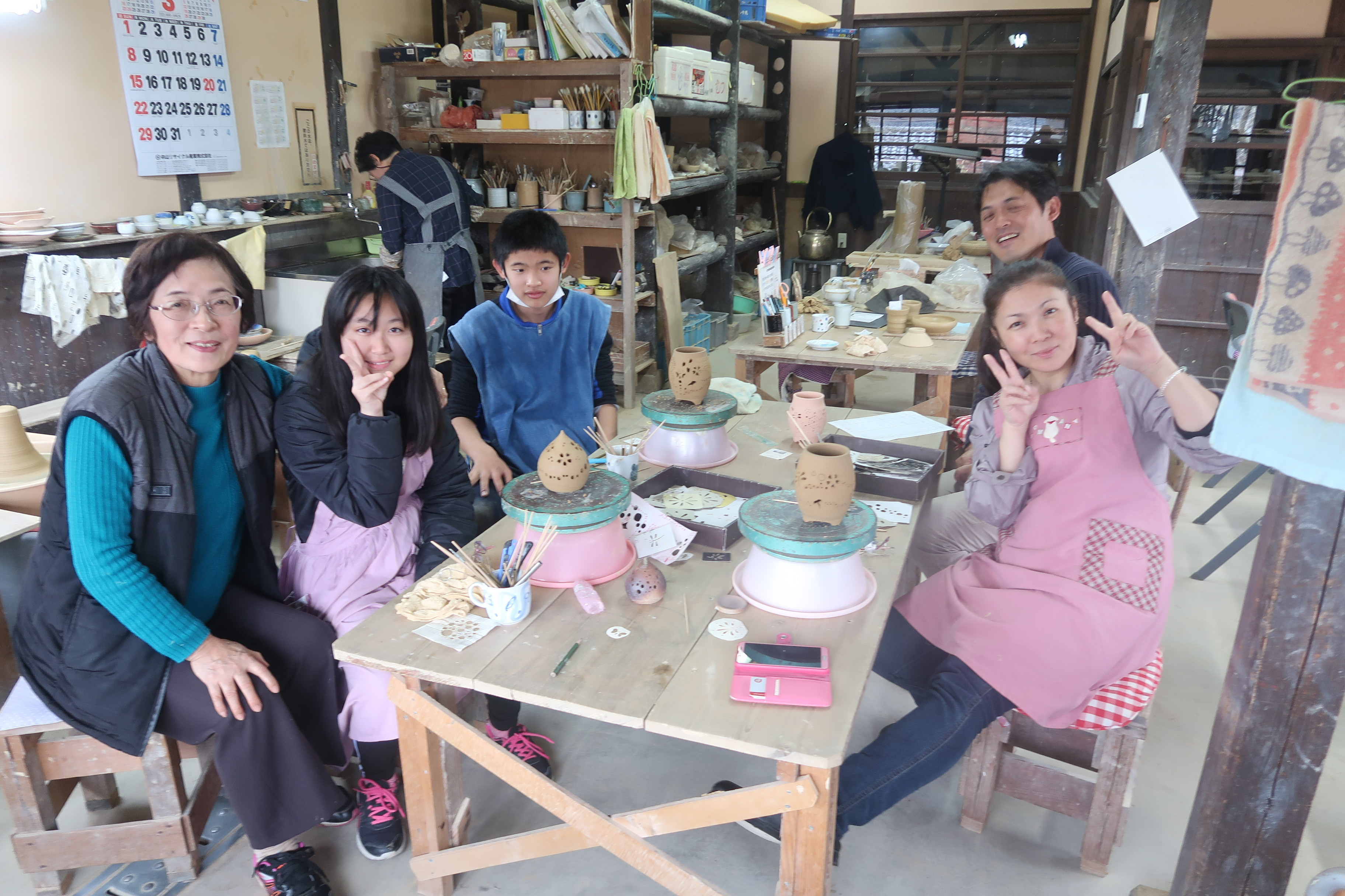 藤田さん３世代家族の陶芸体験