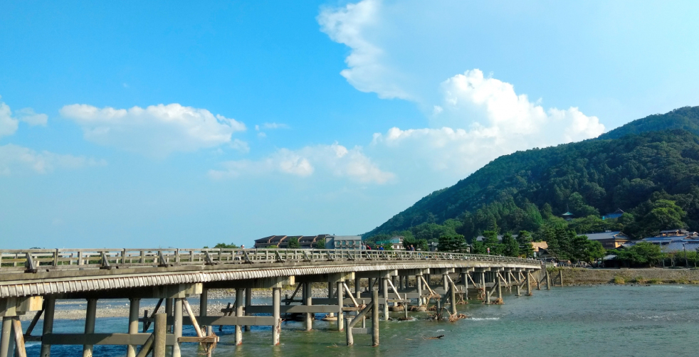 地域の皆様と快適な暮らしをつなぐ架け橋として貢献いたします。お気軽にご相談下さい。