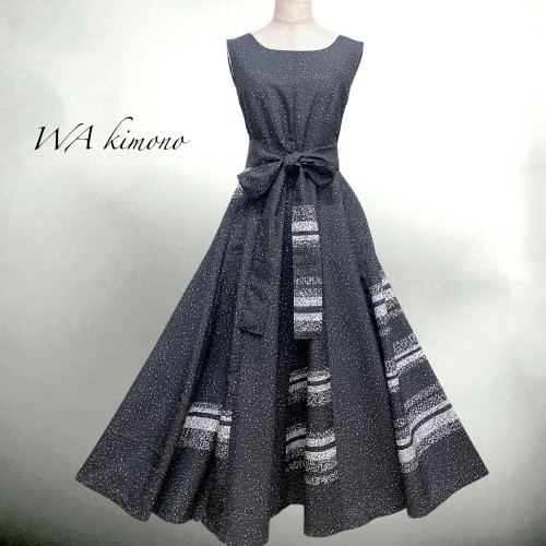 ブラックの風格 フレアーワンピース 