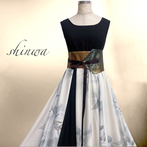 白黒花柄 アクセントカラー ワンピース 