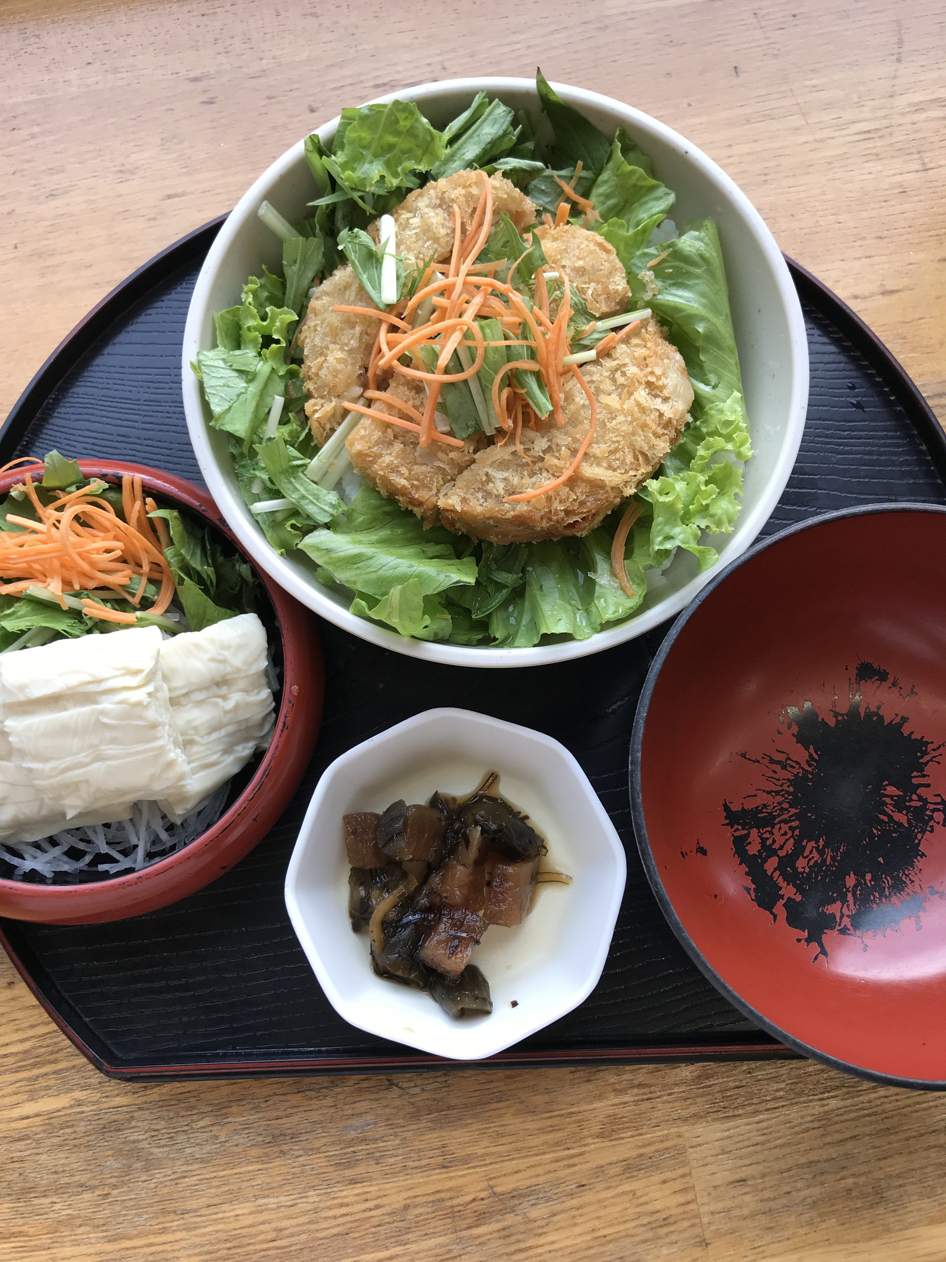 B定食（ミニフライ丼＋ゆば刺身セット＋味噌汁）