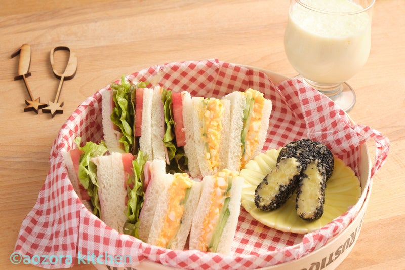 サンドイッチ(BLT・卵サラダ) ・フルーツオレ ・ごまおさつ