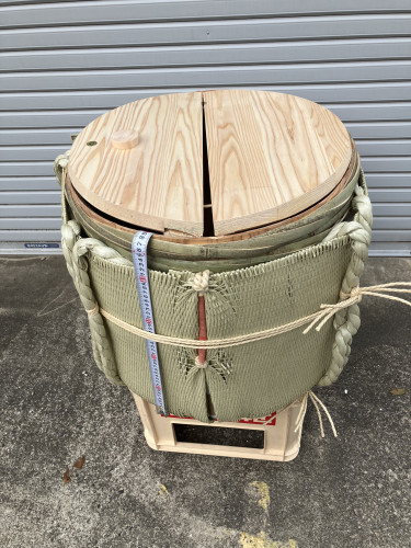 鏡割りで使用した４斗（上げ底２斗）空き樽　販売します。