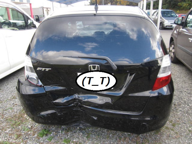 へこんでしまった車と、