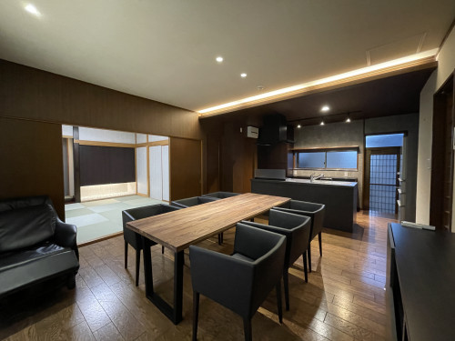 宿泊施設 / サービス / 2022