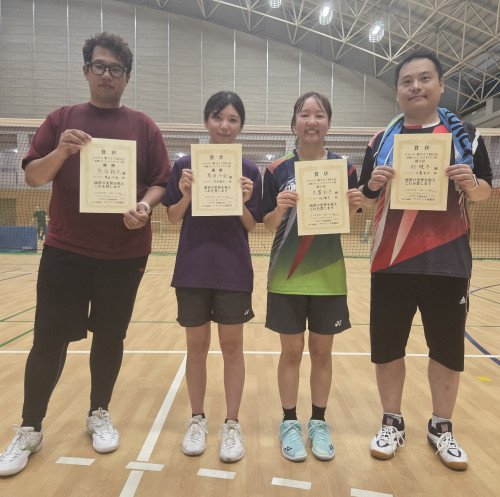 2025.9.14(日)第527回大会《初級SSミックス》ダブルス戦  優勝 糸谷さん・黒田さんペア、第3位  杜さん・大貫さんペア 