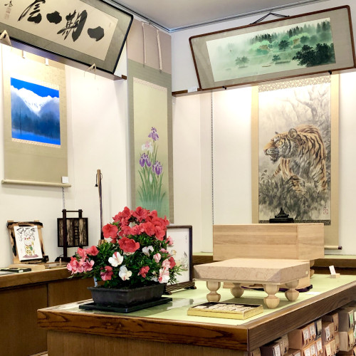 店内の皐月が見頃となりました