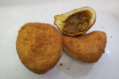 自家製牛肉カレーパン.JPG