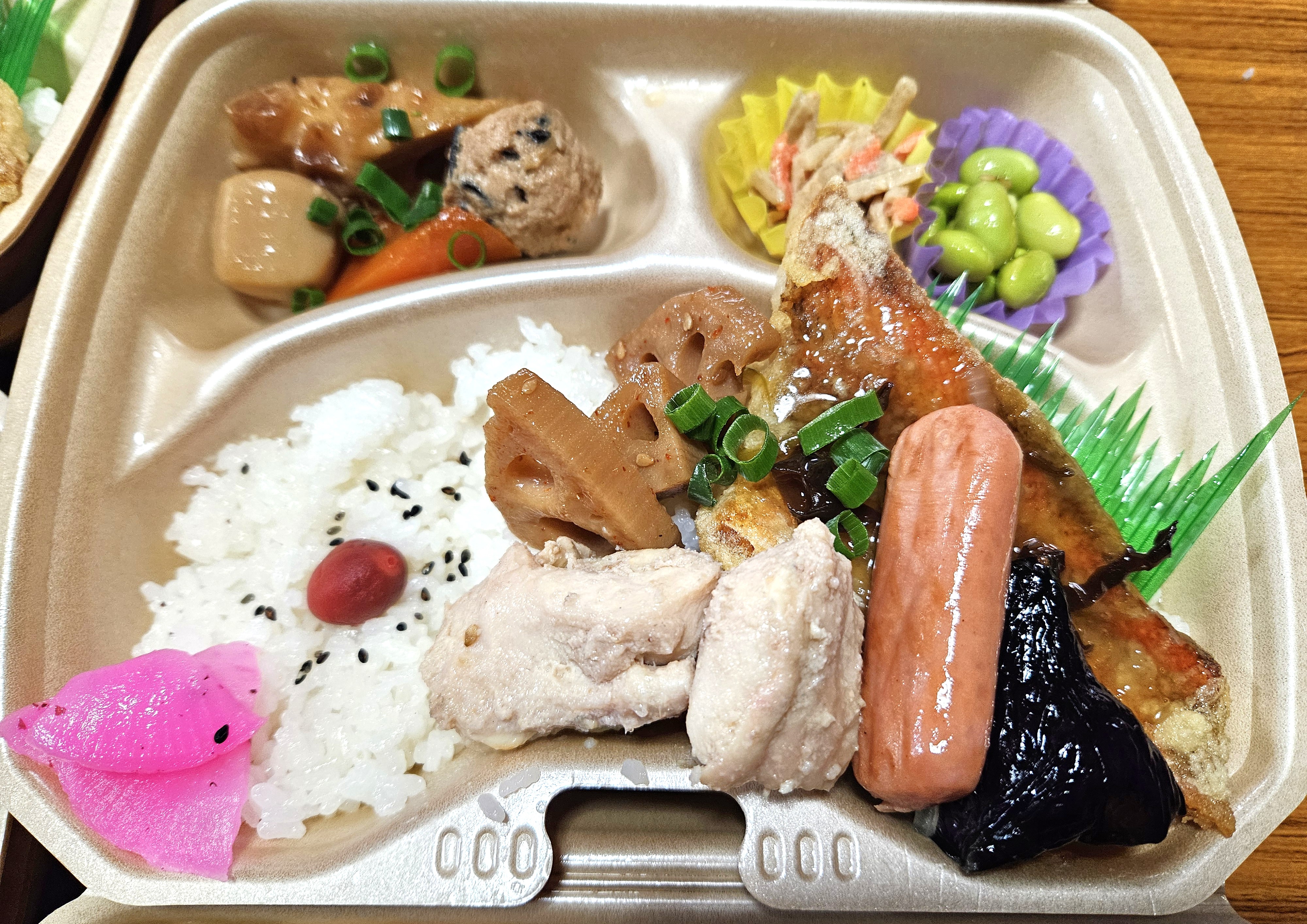白身魚のからあげ　野菜甘酢あんかけ