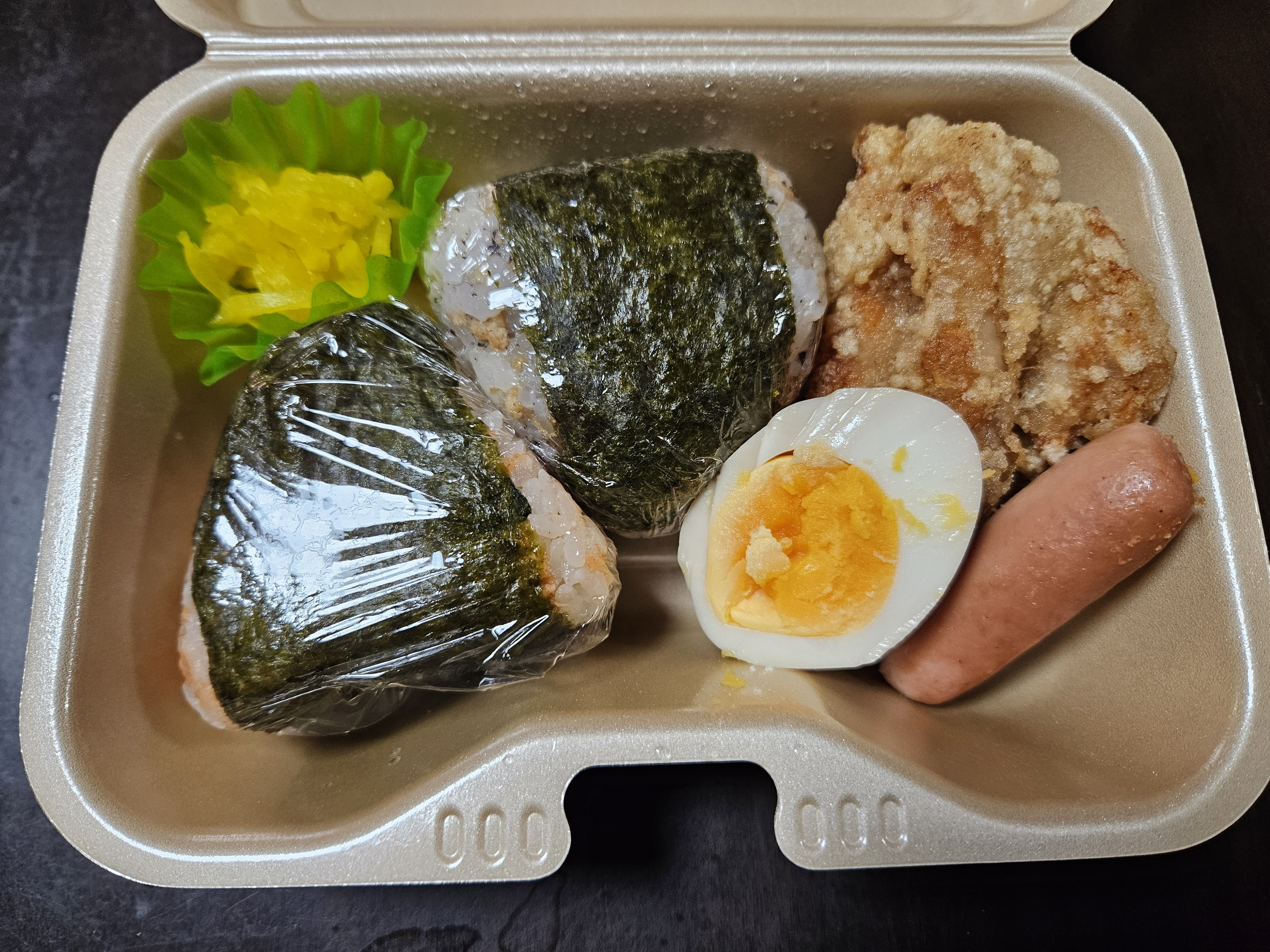 おにぎり ※648円（税込み）