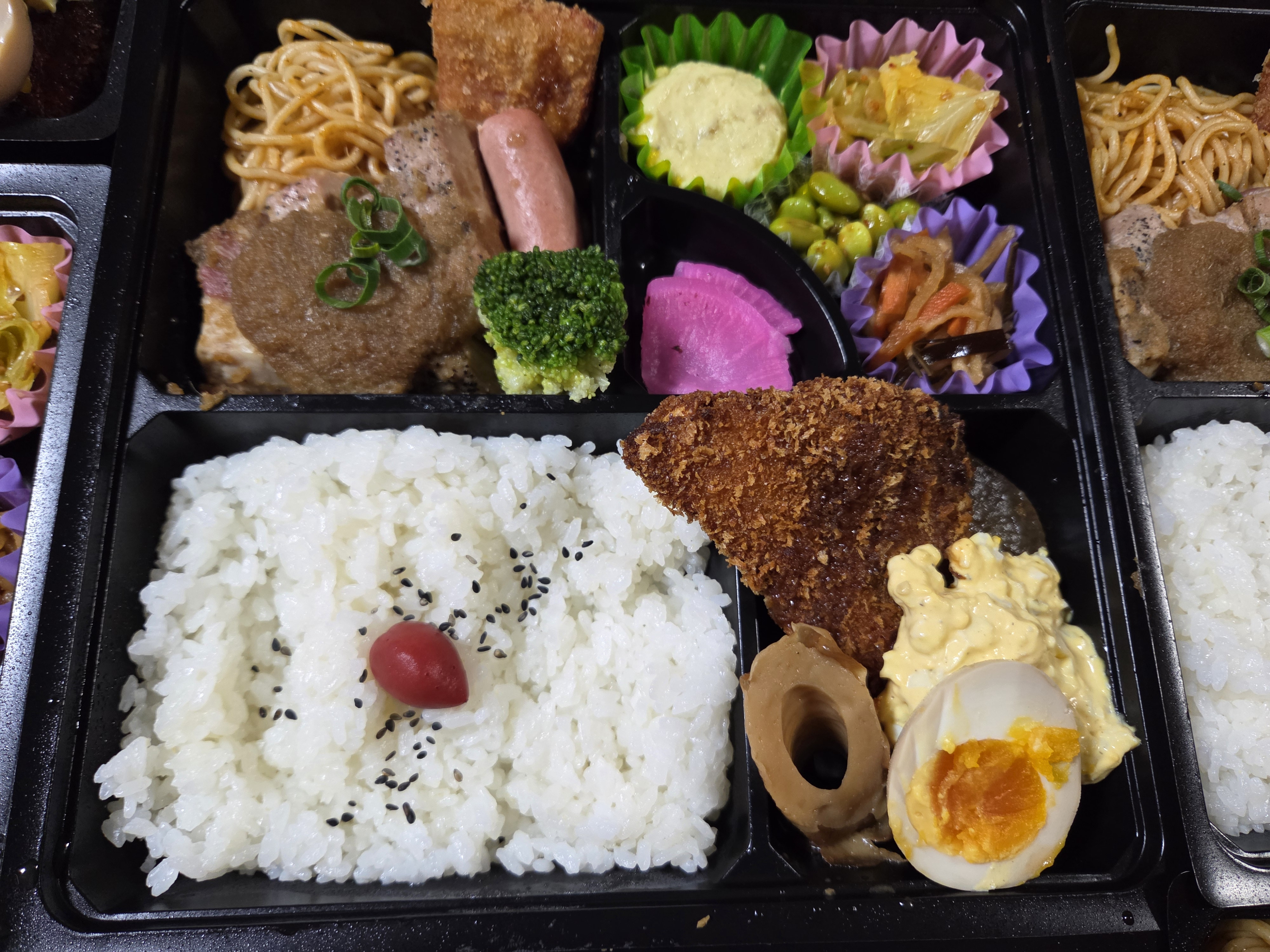 税込1,350円 （税抜き1,250円） お弁当イメージ