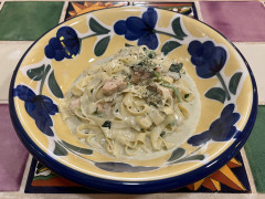 生パスタ、鮭とほうれん草のクリームのフェットチーネ