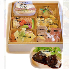 年越しのお祝い　ご馳走お重