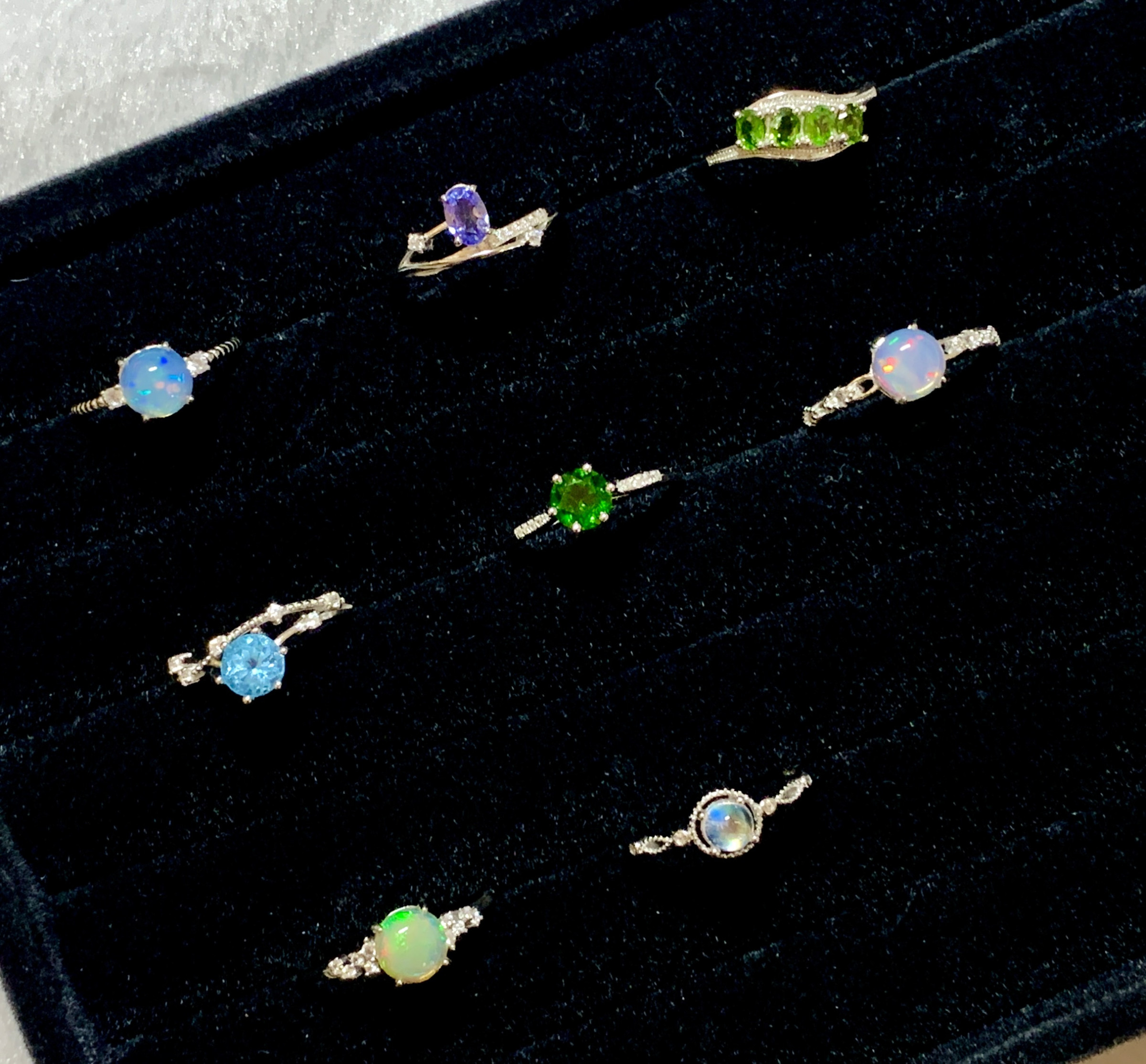 オパール✨ダイオプサイト✨トパーズなど一点もののリングもございます💍サイズ調整可能🌟