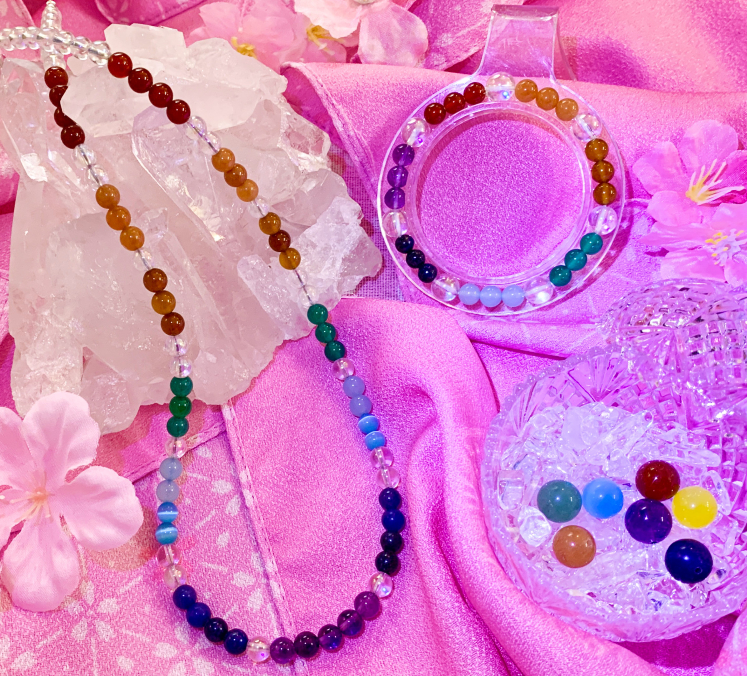 開運７色の天然石と水晶を組み合わせたluckyネックレス🌈ブレスレット🌈サンキャッチャーもおすすめです✨