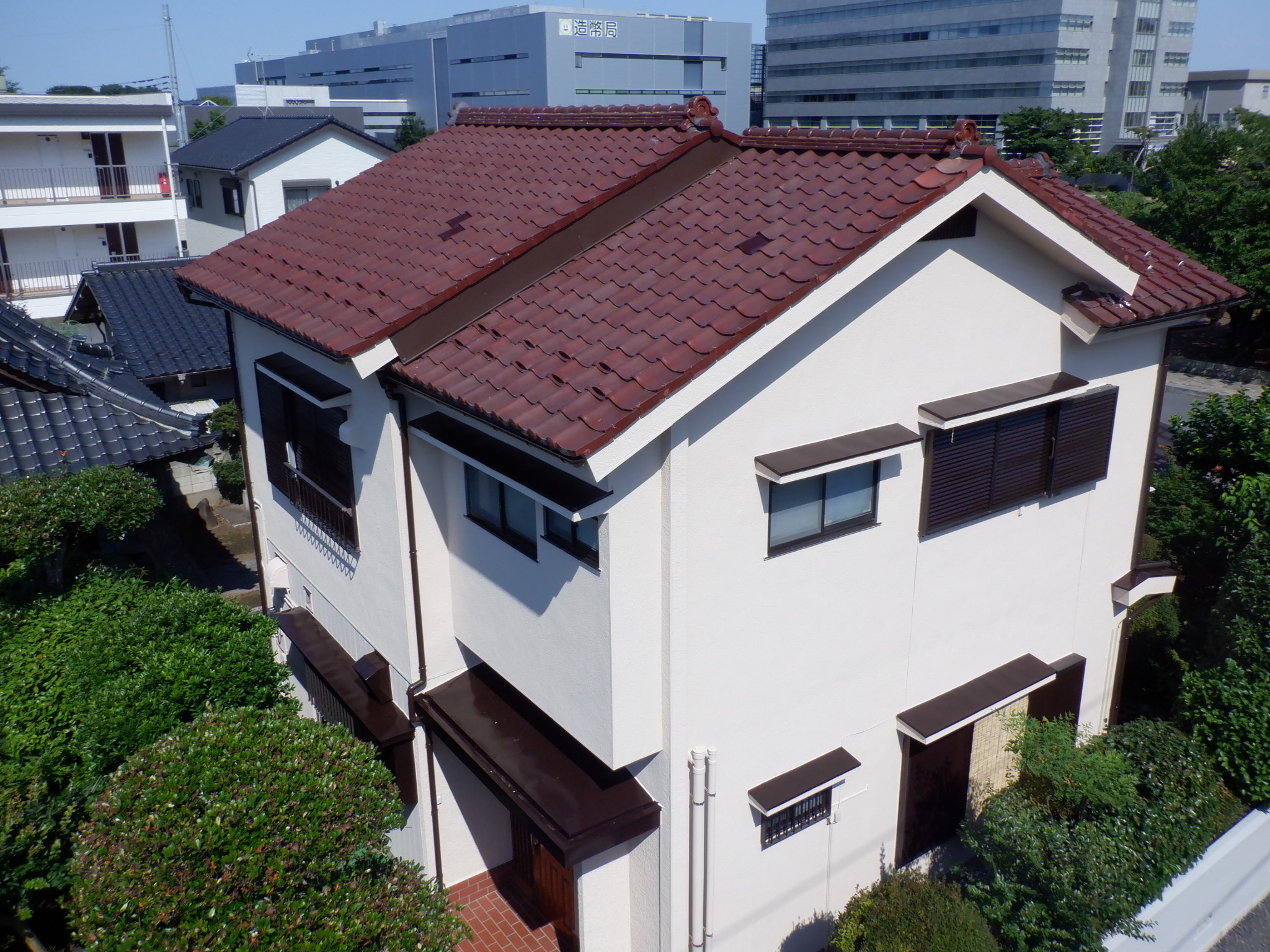 埼玉県さいたま市大宮区　モルタル　リシンかき落とし仕上げ壁の邸宅　外壁塗装工事　瓦屋根　棟取り直し工事　大谷板金交換　雨樋全交換