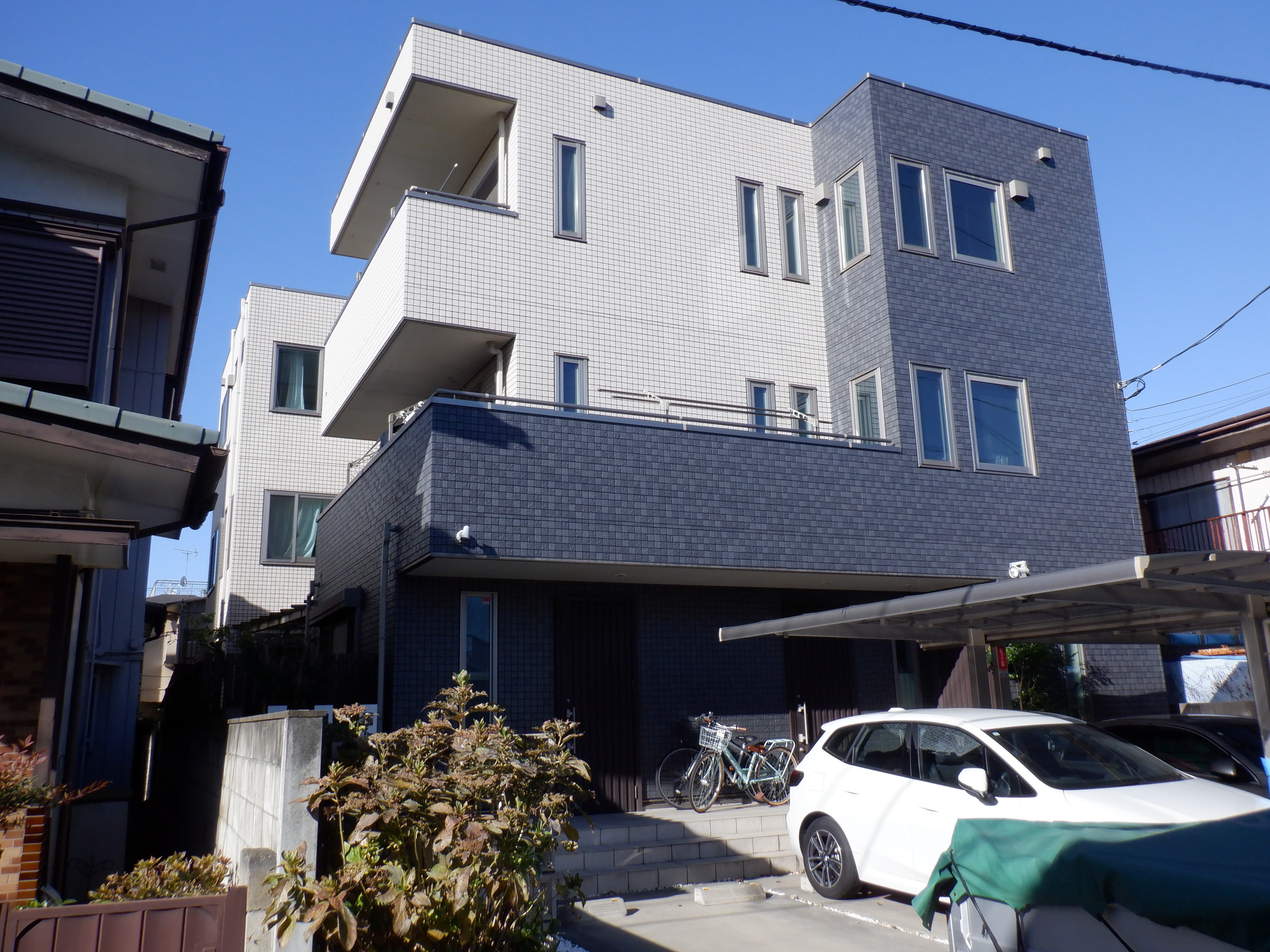 ハウスメーカー　パナソニック ホームズの邸宅　築１５年　バルコニー床と屋上屋根　既存塩ビシート防水のメンテナンス防水工事