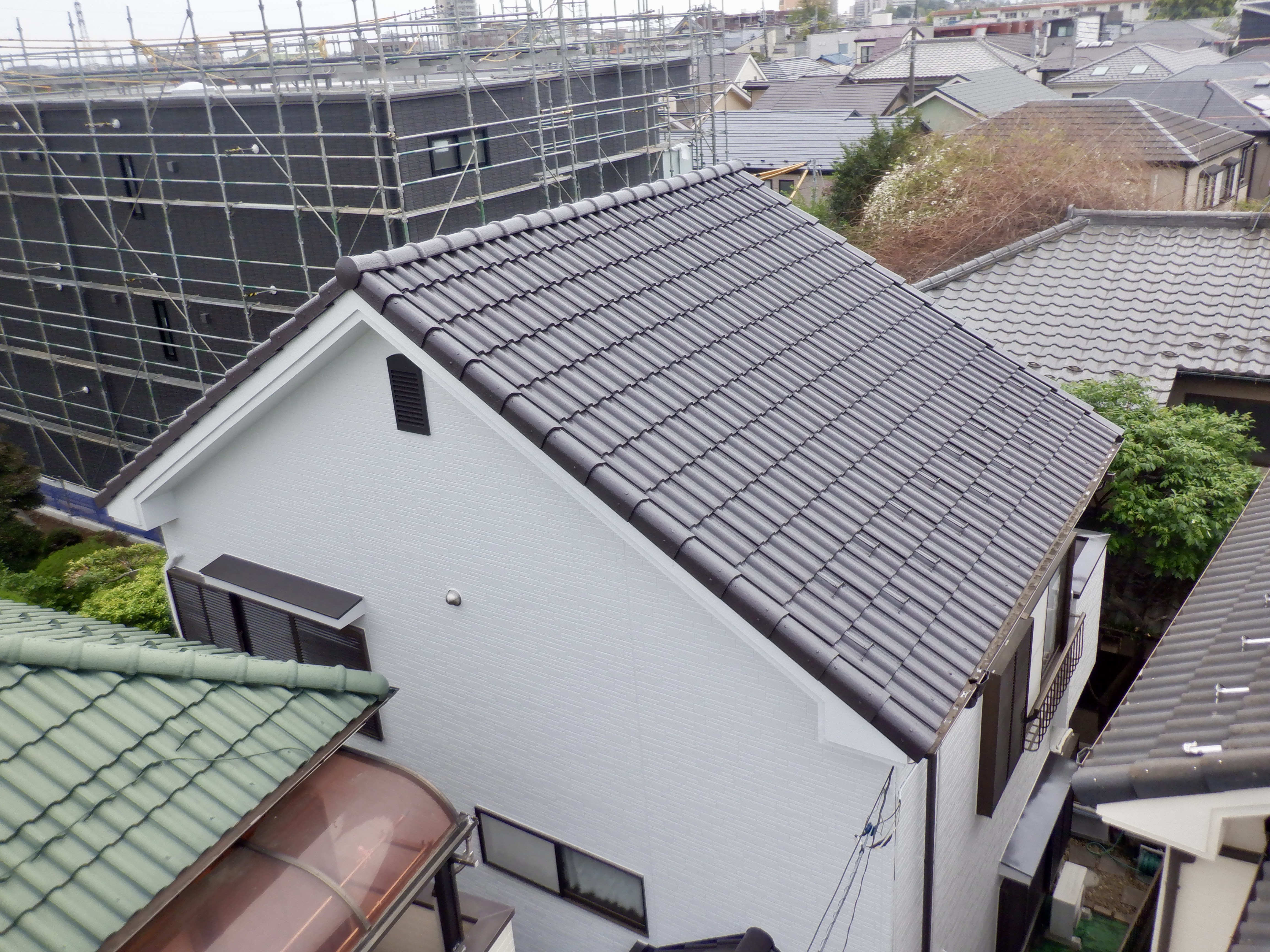 埼玉県さいたま市浦和区　築３０年　ヨーロピアン瓦屋根　棟取直し工事及び瓦屋根塗装　外壁塗装工事　バルコニー床FRP防水工事