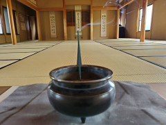禅堂_香炉_坐10-5用画像.jpg