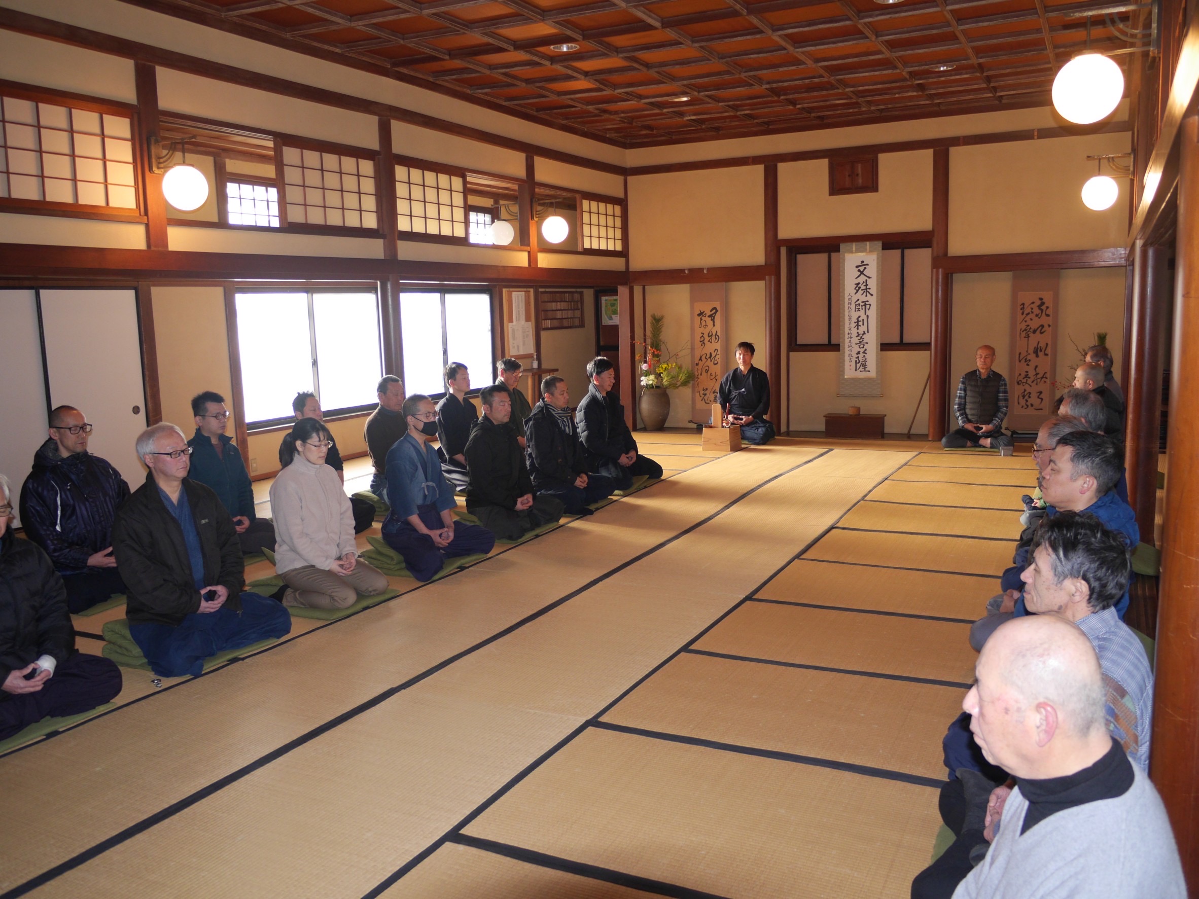人間禅本部道場での座禅風景