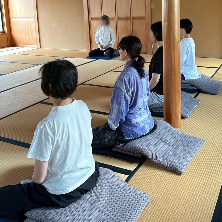 微笑会での座禅風景