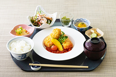 カニグラタンコロッケ 特製トマトソース