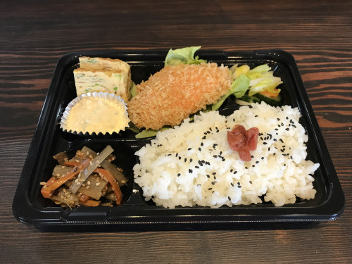 新メニュー！！　サーモンフライ弁当