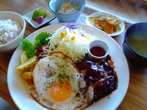 手ごねハンバーグランチ 公式 カフェ アオソラ おいしいごはんとスイーツのお店 三木市 緑が丘