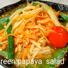 ソムタム【Green papaya salada】青パパイヤサラダ（テイクアウト可）