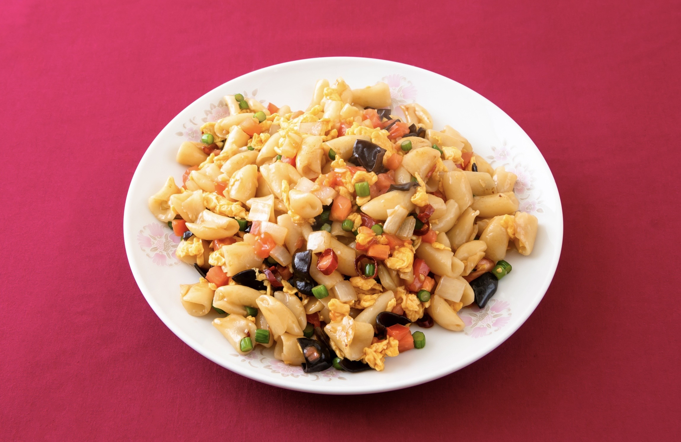 五彩猫耳朵　　　　　　　　　　　　〈猫耳麺の五色炒め〉