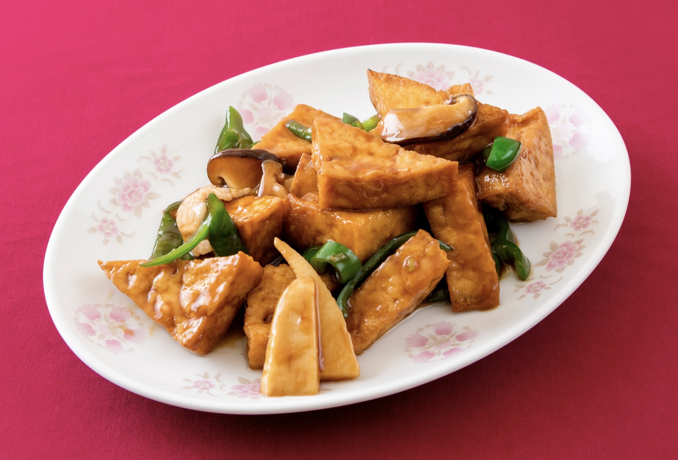 红烧豆腐　　　　　　　　　　　　　〈厚揚げ厚揚げ豆腐の　醤油煮〉
