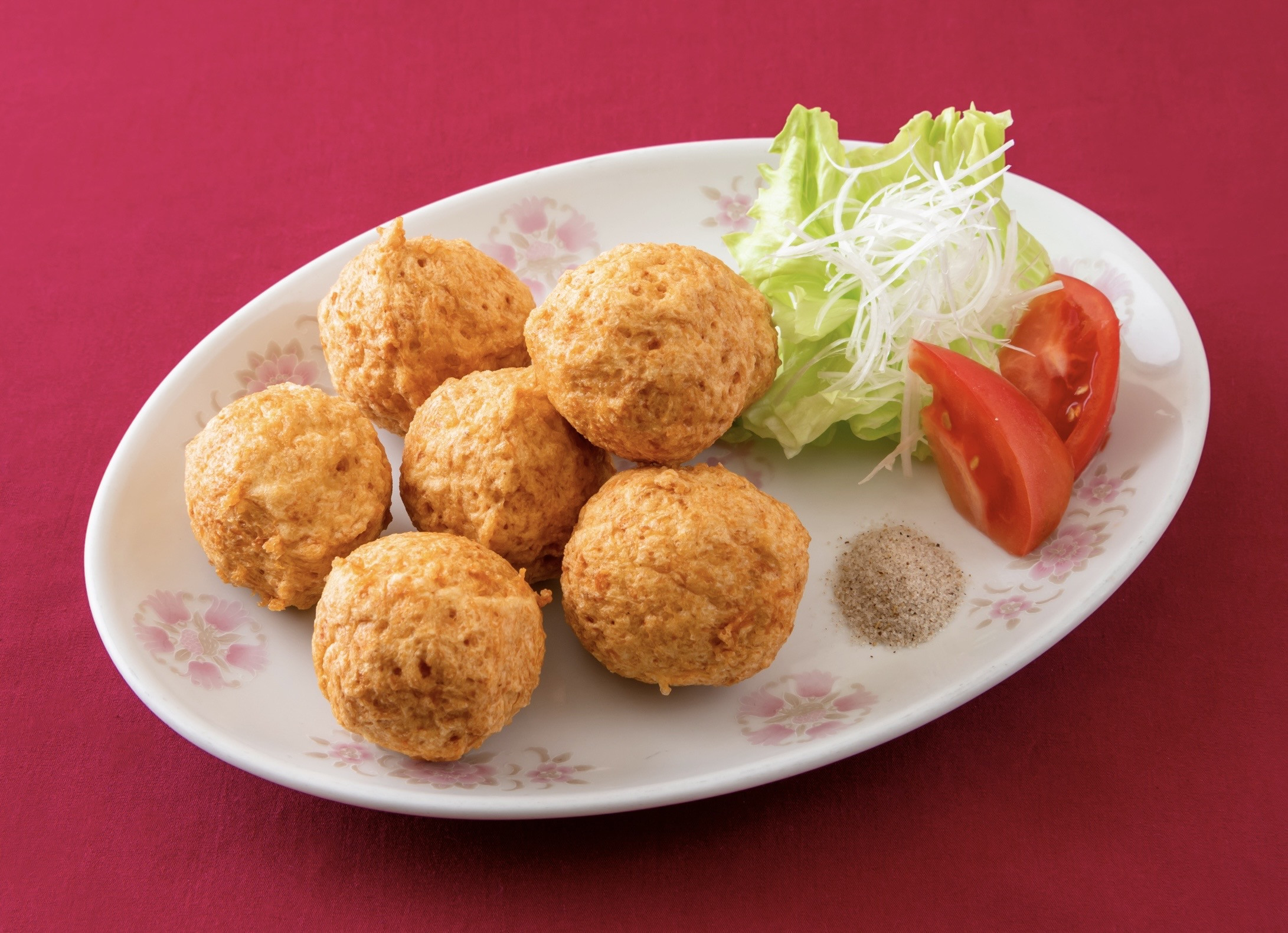 炸丸子　　　　　　　　　　　　　　〈肉団子の唐揚げ〉