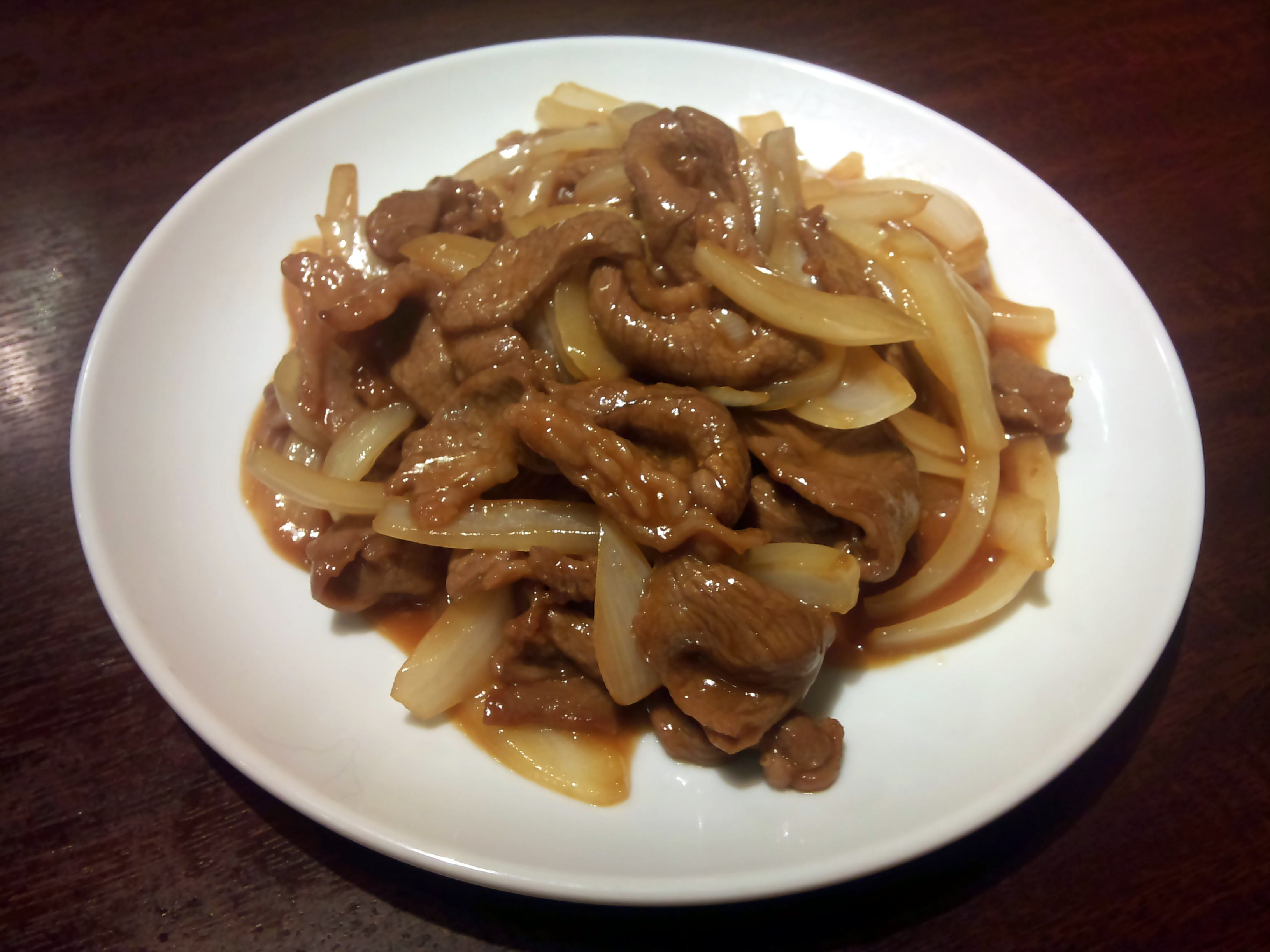 爆羊肉　　　　　　　　　　　　　　〈羊肉と玉ネギの炒め〉