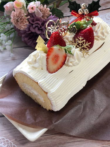 クリスマス限定ロールケーキ販売のお知らせくり