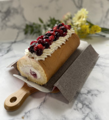 ミックスベリーロールケーキ　18センチ